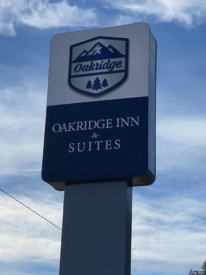 Oakridge Inn & Suites Exteriör bild