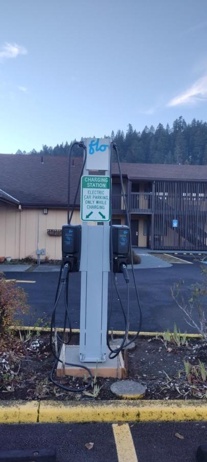 Oakridge Inn & Suites Exteriör bild