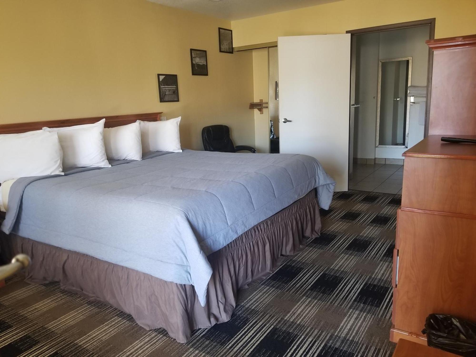 Oakridge Inn & Suites Exteriör bild