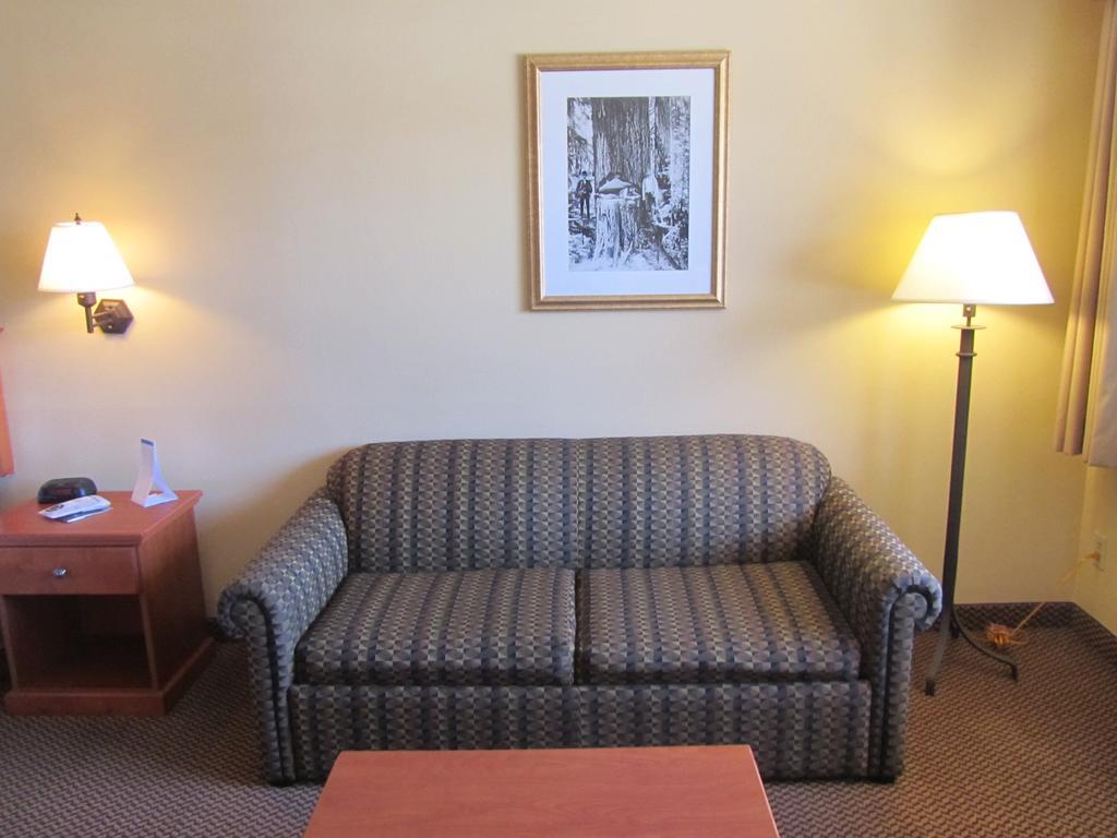 Oakridge Inn & Suites Exteriör bild