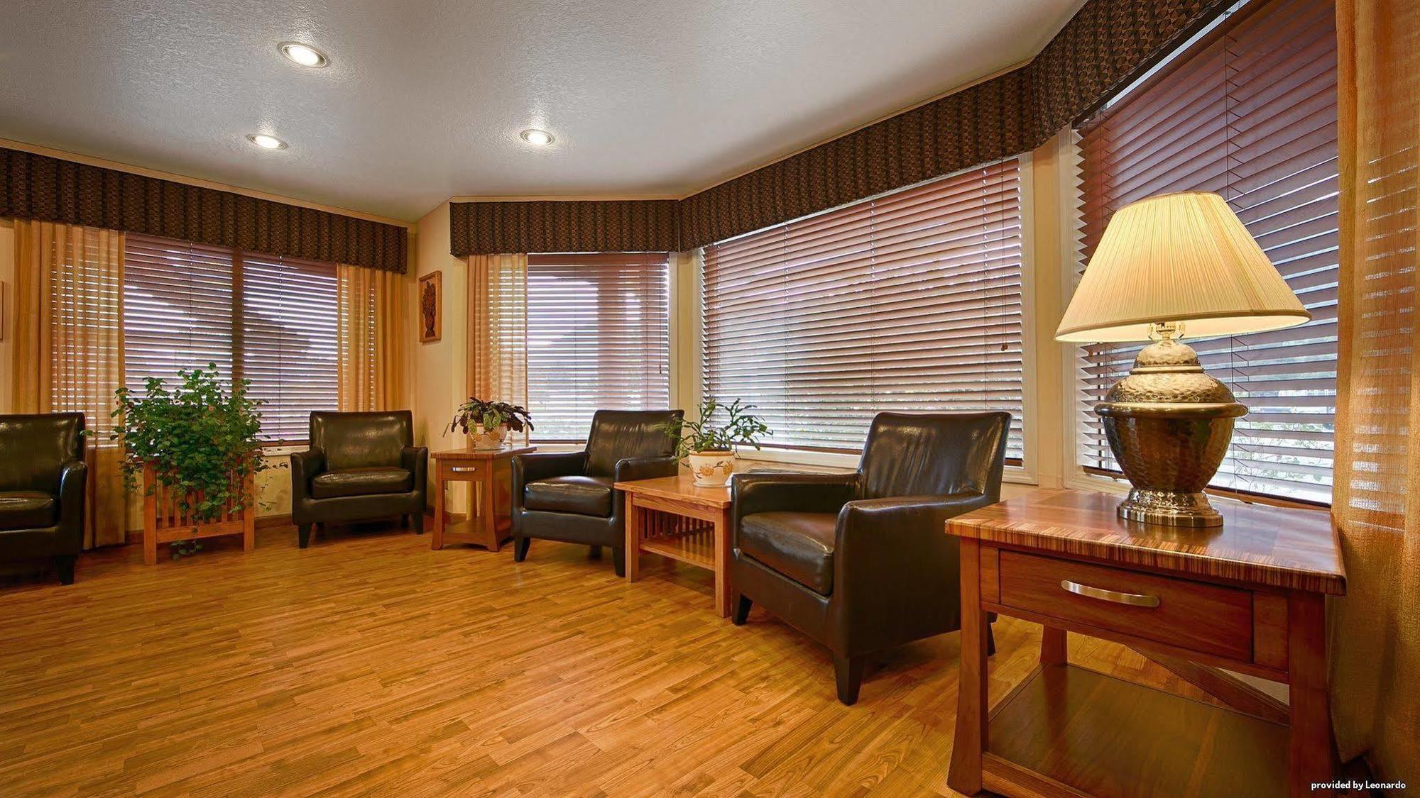 Oakridge Inn & Suites Exteriör bild