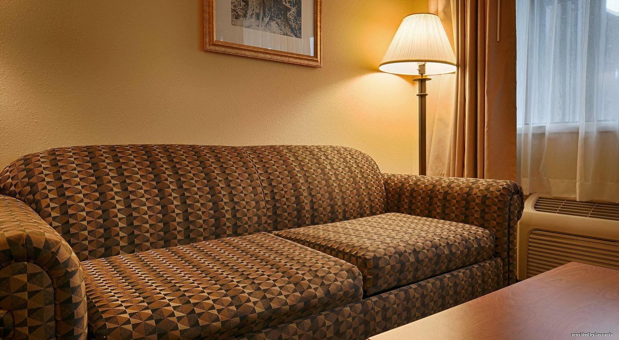 Oakridge Inn & Suites Exteriör bild