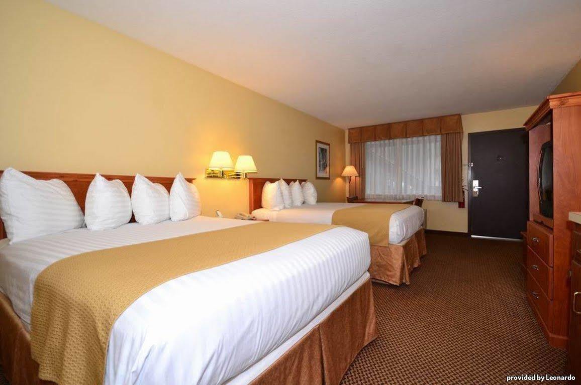 Oakridge Inn & Suites Exteriör bild