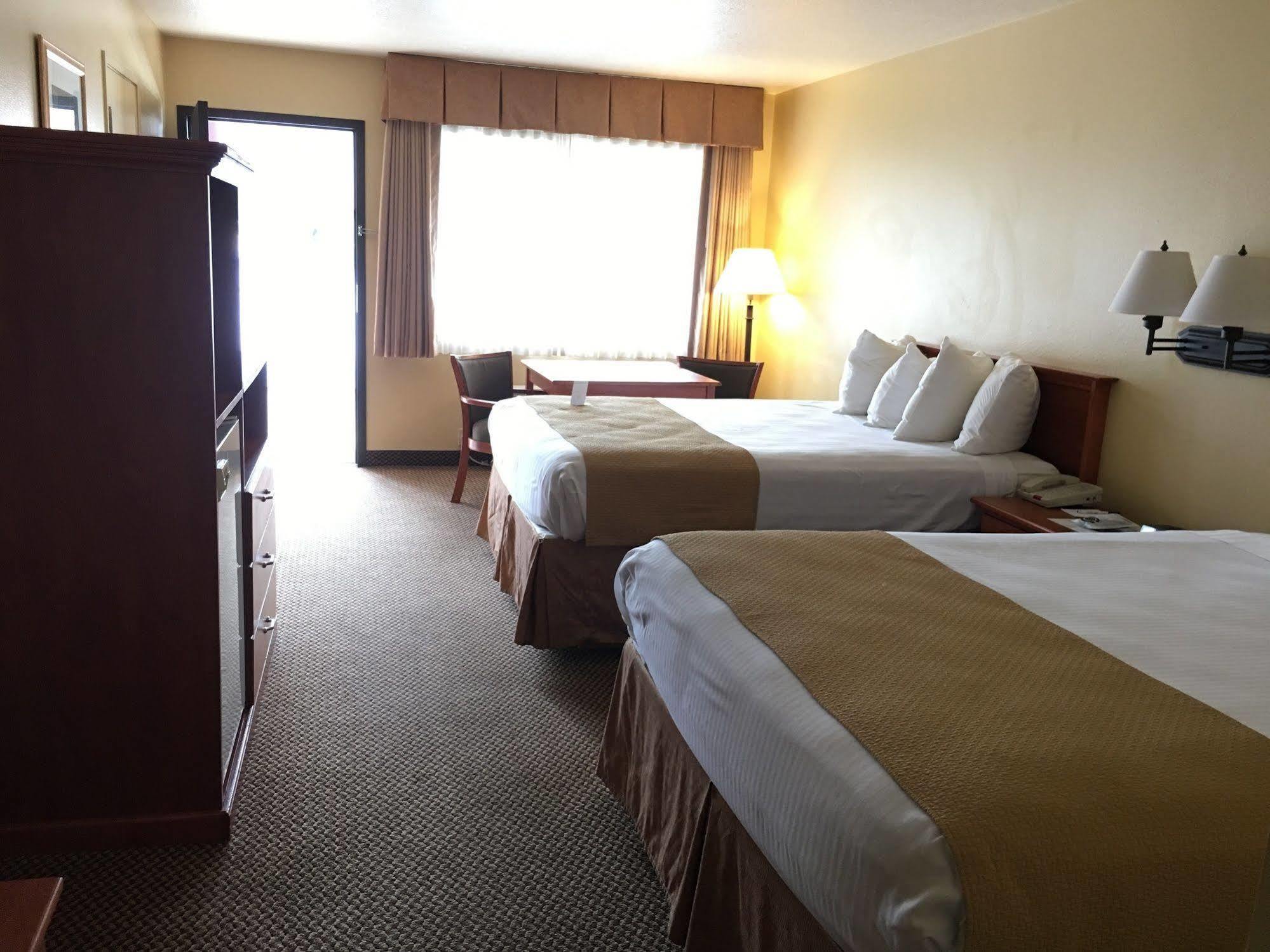Oakridge Inn & Suites Exteriör bild