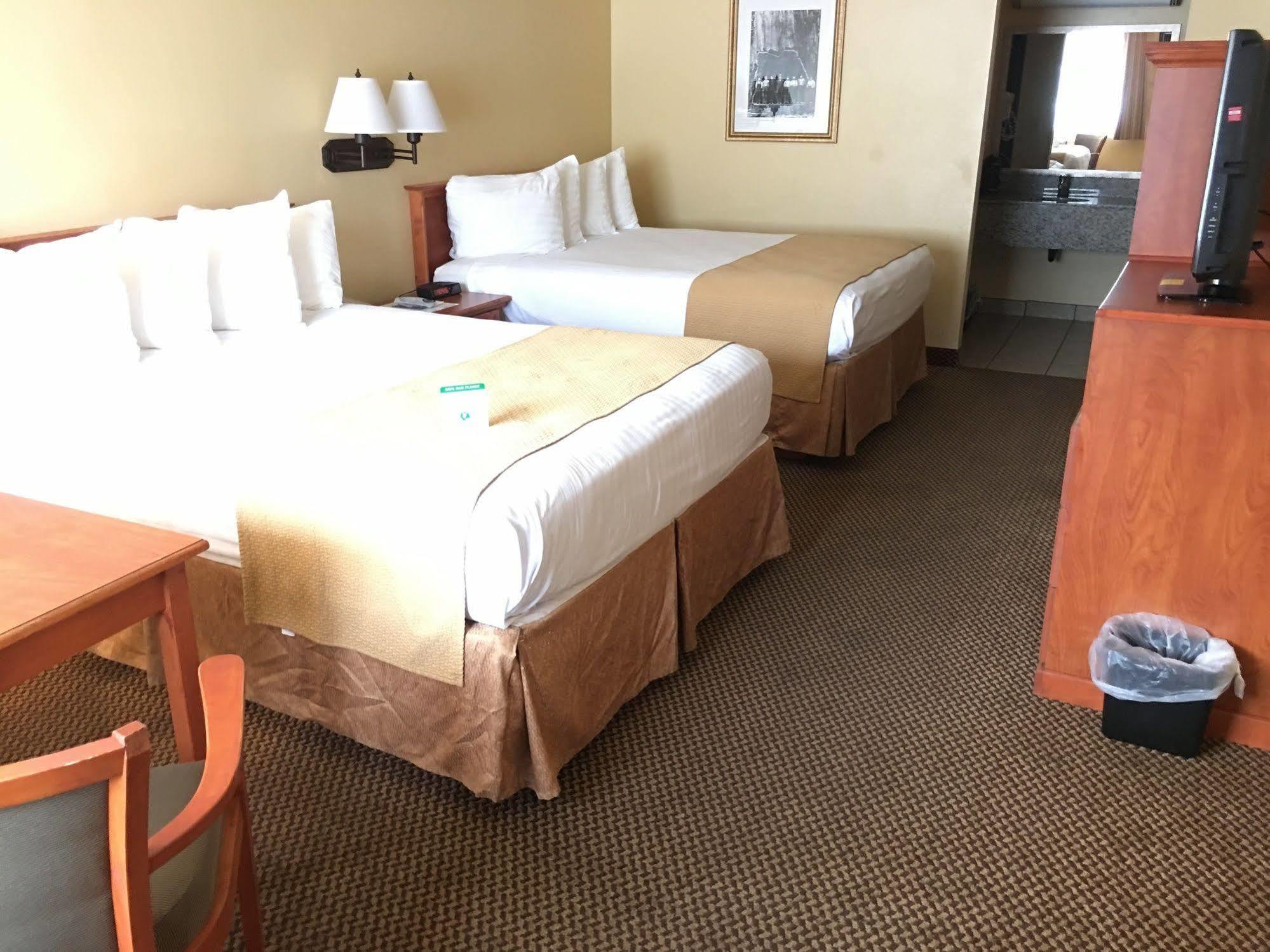Oakridge Inn & Suites Exteriör bild