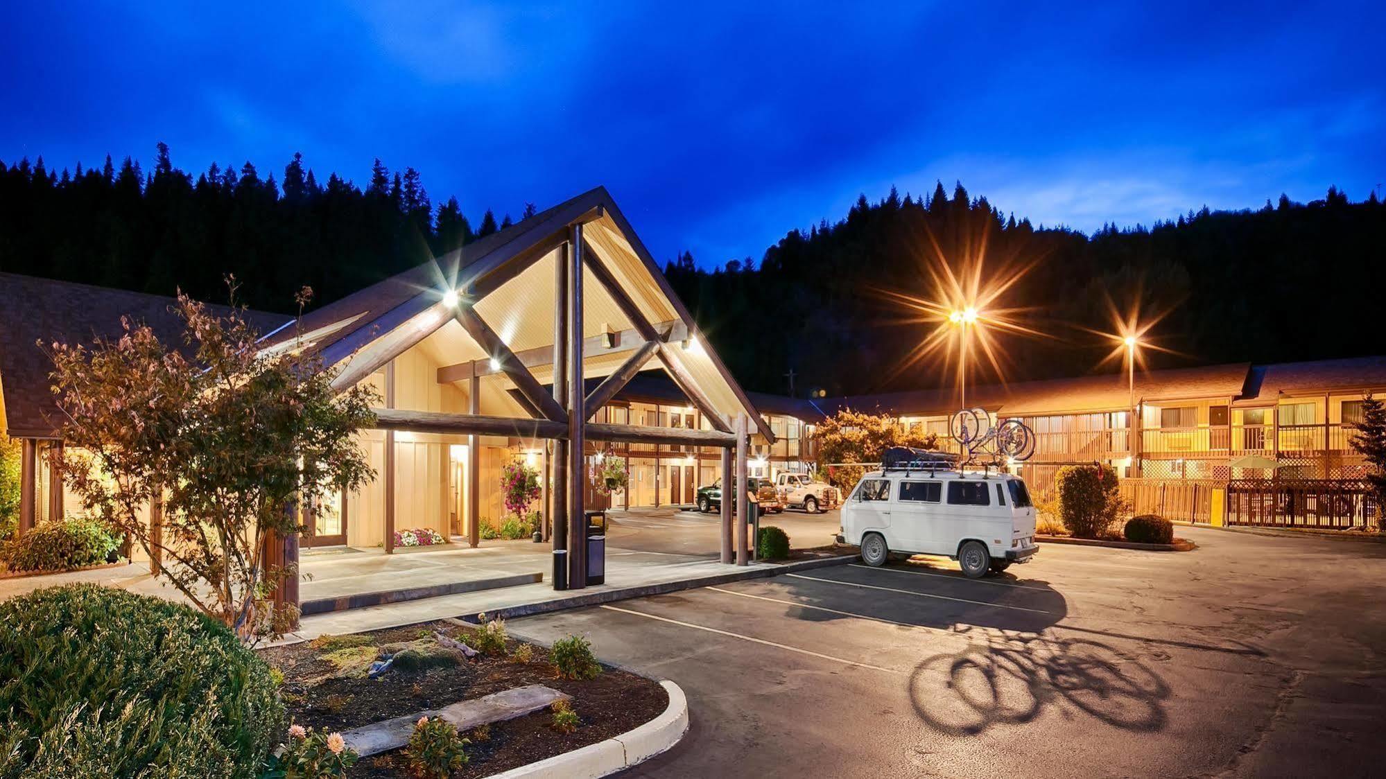 Oakridge Inn & Suites Exteriör bild